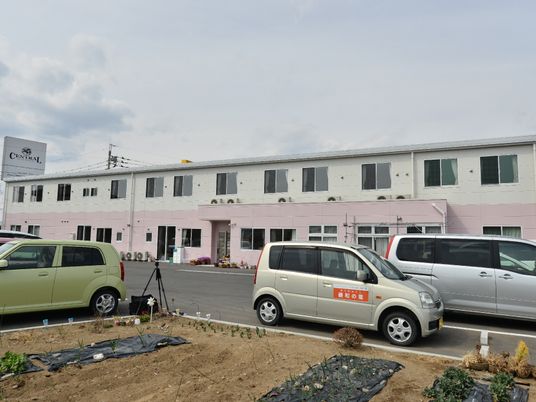 明るい外観の建物