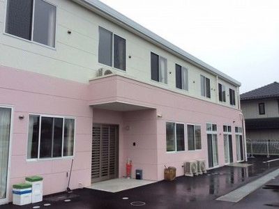 ピンクの建物の外観