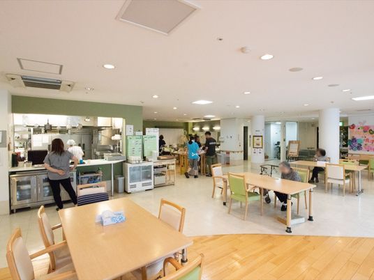 広々とした共用食堂