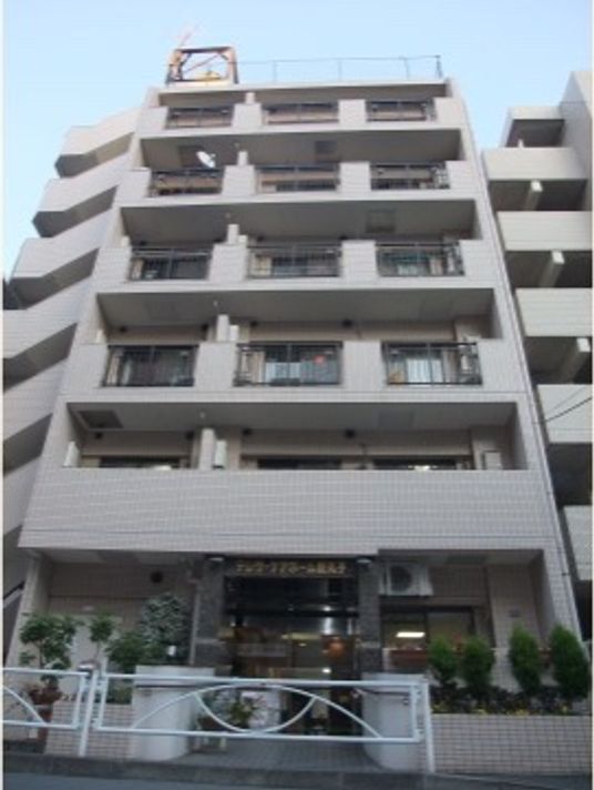 多階層の建物エントランス