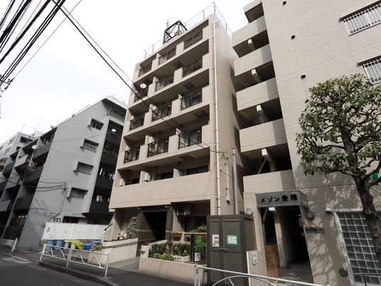 多階建ての建物外観