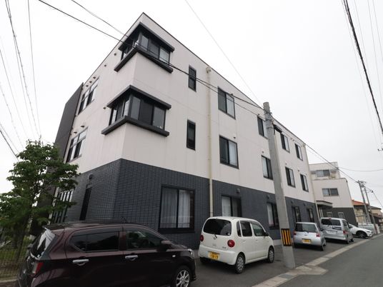 モダンな建物の外観