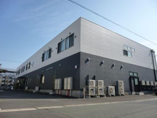 モダンな建物の外観