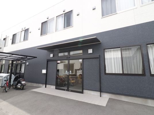 清潔な建物のエントランス