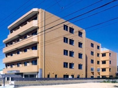 明朗な建物の外観