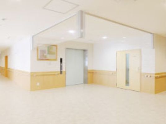 清潔感のある広々廊下