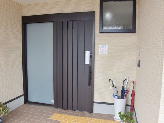 エントランスの自動ドア