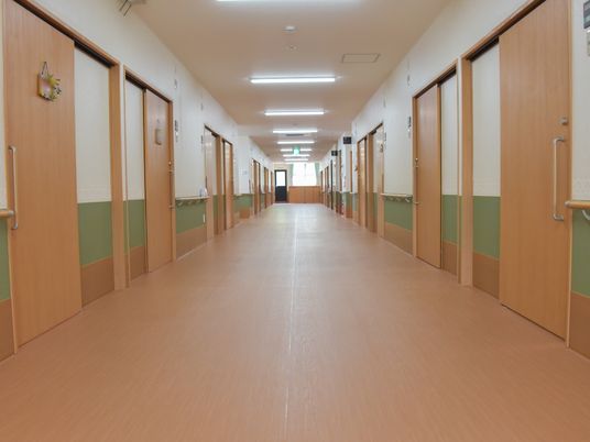清潔な長い廊下
