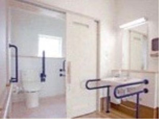 バリアフリーなトイレ設備