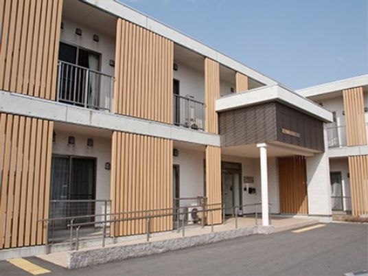 木目調のモダンな居室