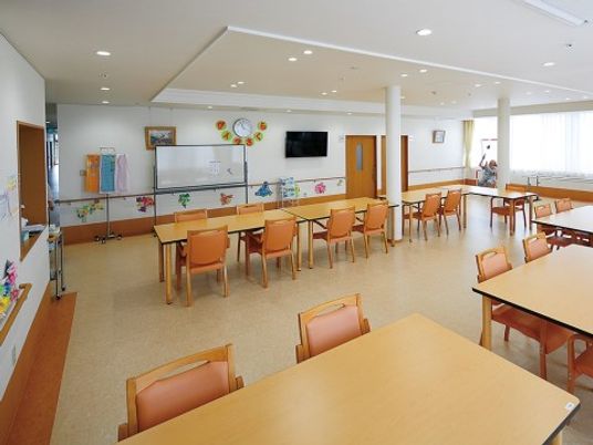 食堂の空間と椅子