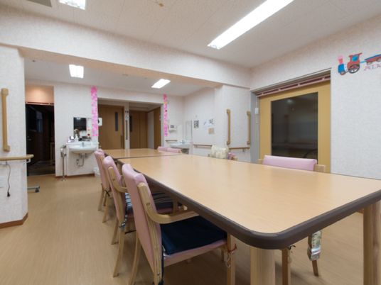 ゆったりとした食堂
