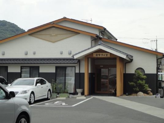 和風デザインの施設入口