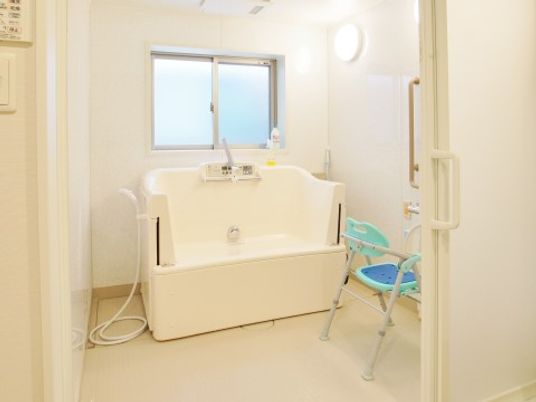 手すり付き浴室設備