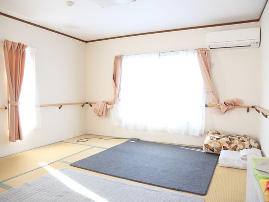 明るい和室の居室