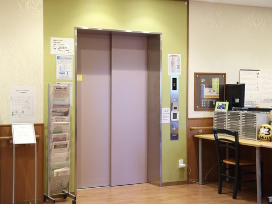 エレベーター前の情報コーナー