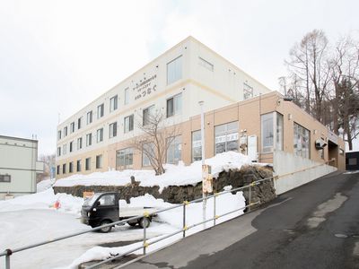 雪景色の建物外観