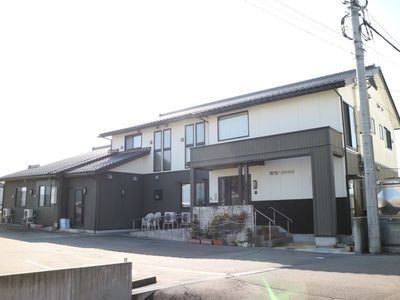 施設の落ち着いた外観