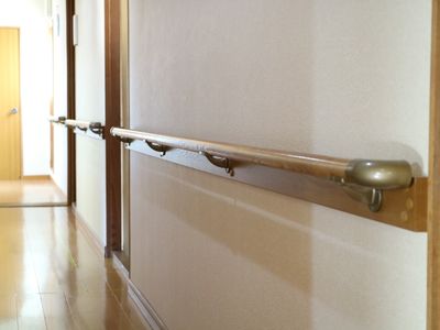 廊下の手すりのクローズアップ