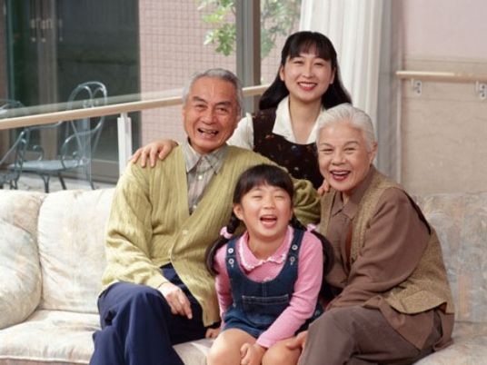 笑顔の家族グループ