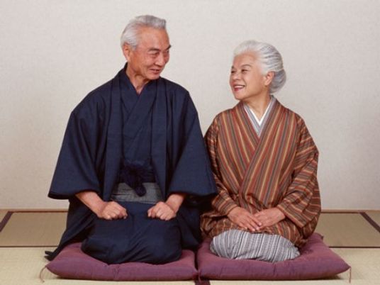 和服を着た笑顔のご夫婦