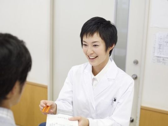 笑顔のスタッフと利用者