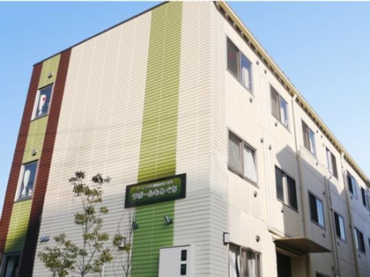 カラフルな外観の建物