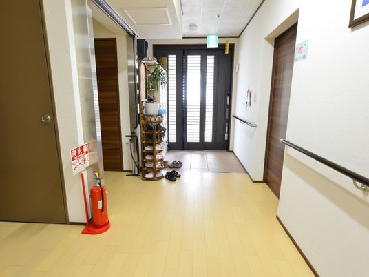 廊下の明るい風景
