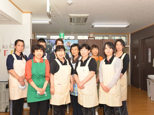 スタッフの集合写真