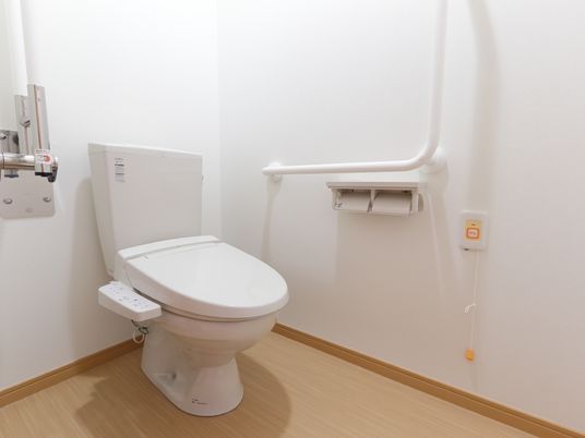 バリアフリー設計のトイレ