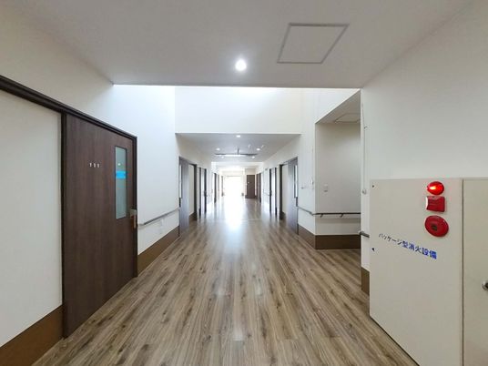静かな廊下の様子
