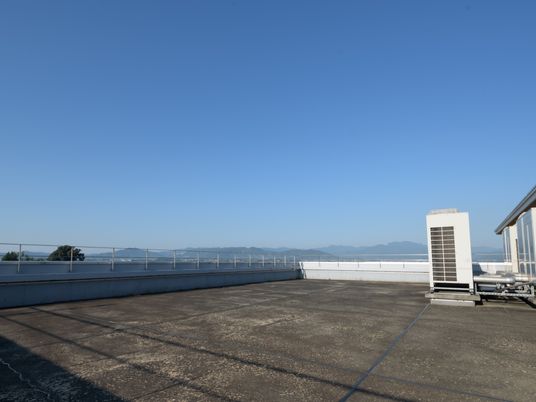 広々とした屋上空間