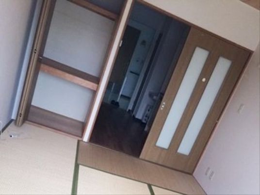 和室の居室と廊下