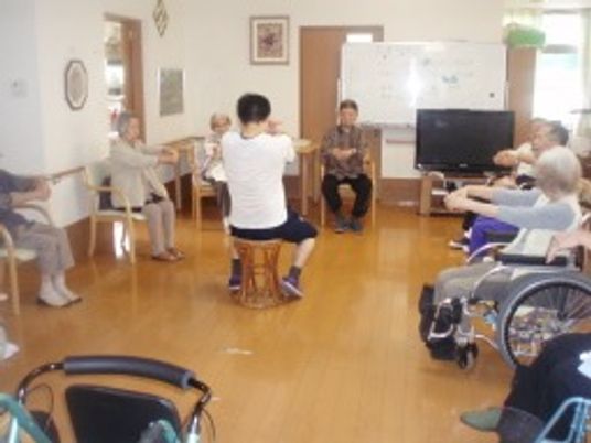 スタッフと利用者の機能訓練
