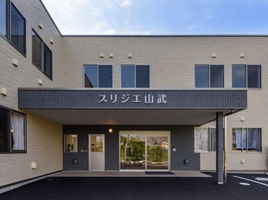 スリエエル施設のエントランス