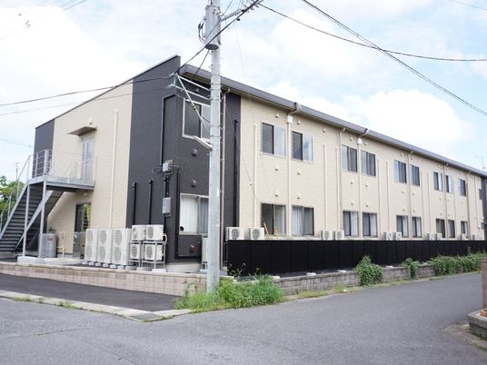 シンプルな外壁の建物