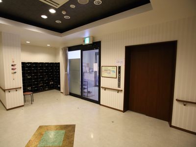 玄関ホール床面と壁面