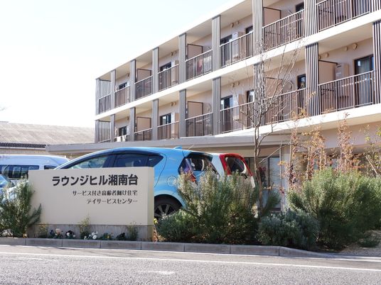 暖かい雰囲気の外観