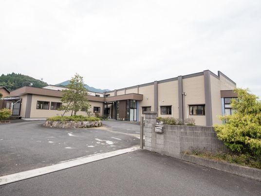 広々としたモダンな外観