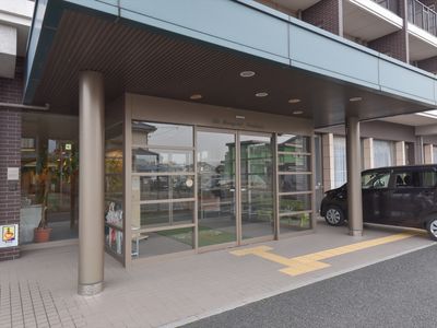 エントランスの自動ドア