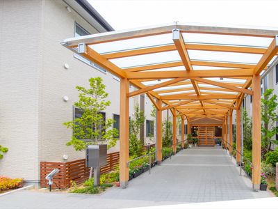 中庭へ続く屋根付き通路