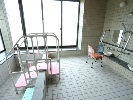 バリアフリーの浴室設備