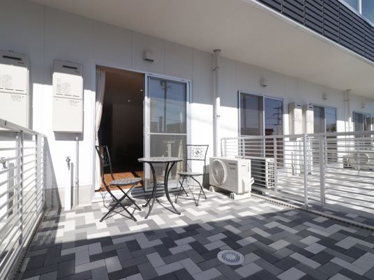 明るい居室のテラス