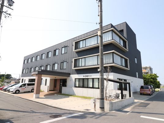 モダンな建物の外観