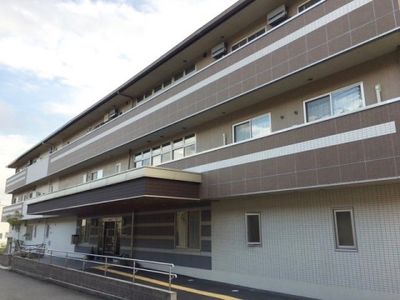 広々とした施設の外観