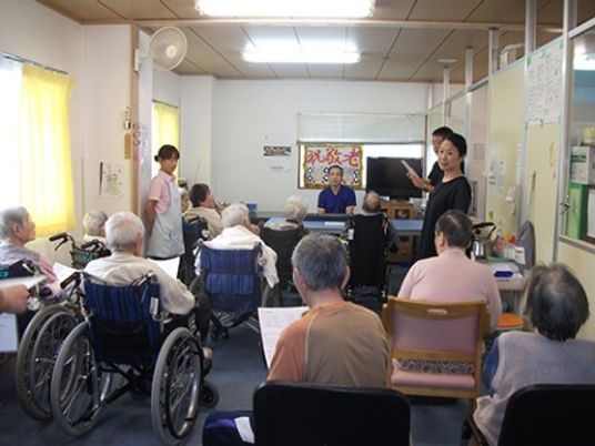 活動する人々の多目的室