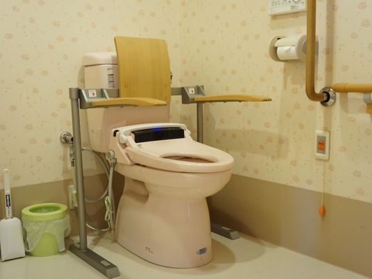 バリアフリー設計のトイレ