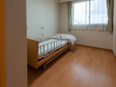 明るいシンプルな居室