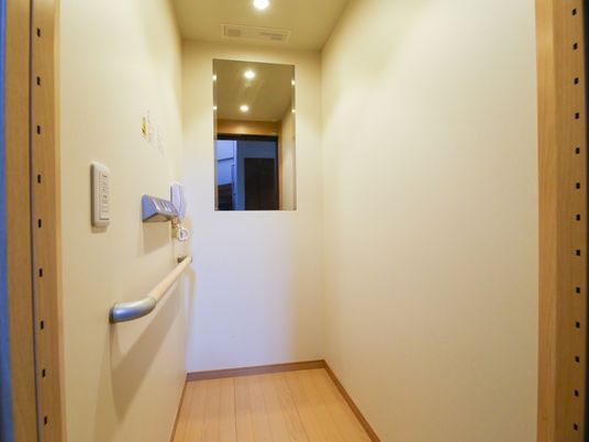 清潔感ある明るい廊下
