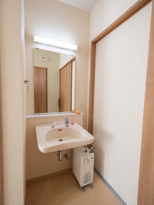 洗面台付きの廊下